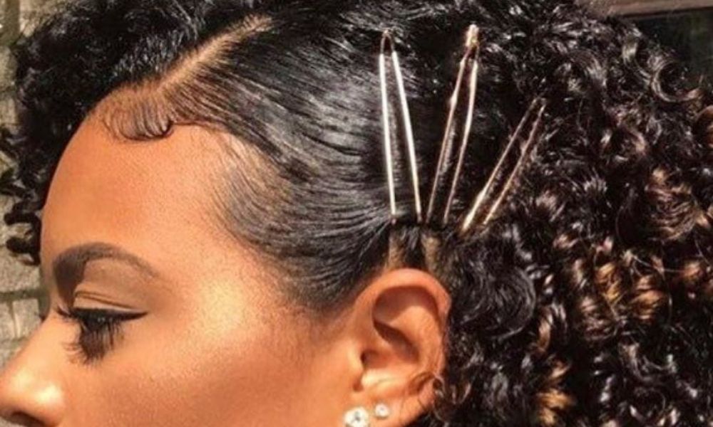 10-peinados-recogidos-para-cabello-rizado-que-puedes-llevar-en-navidad