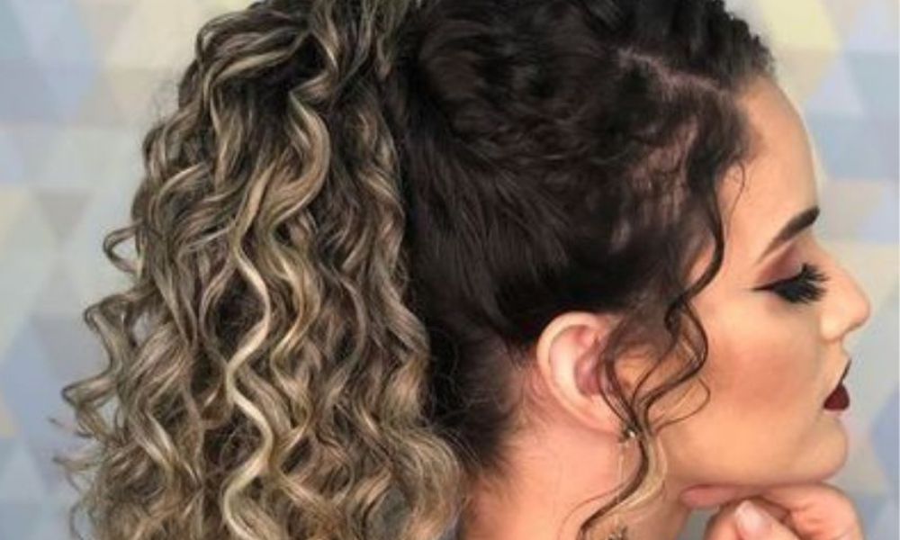 10-peinados-recogidos-para-cabello-rizado-que-puedes-llevar-en-navidad-5