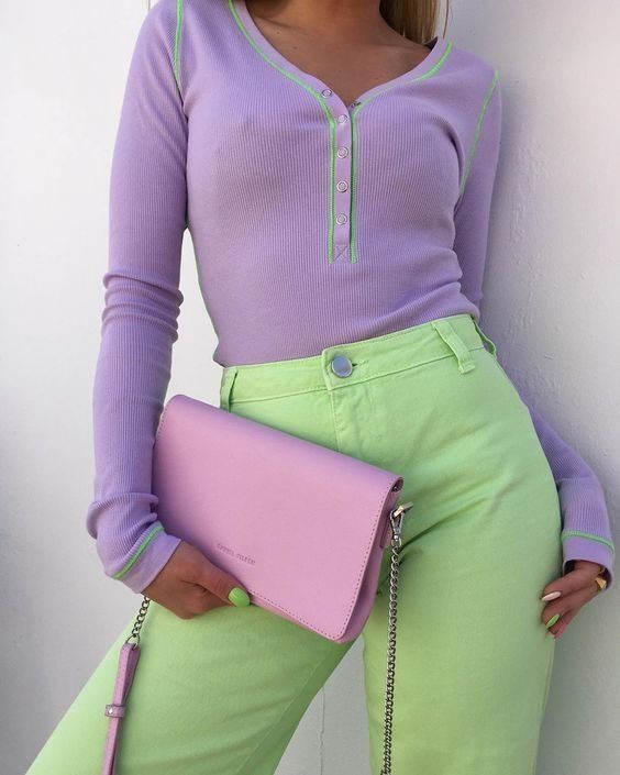 10 outfits color lila que se ven bien para ir a la oficina 6