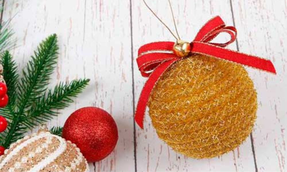 Esferas navideñas enroscadas