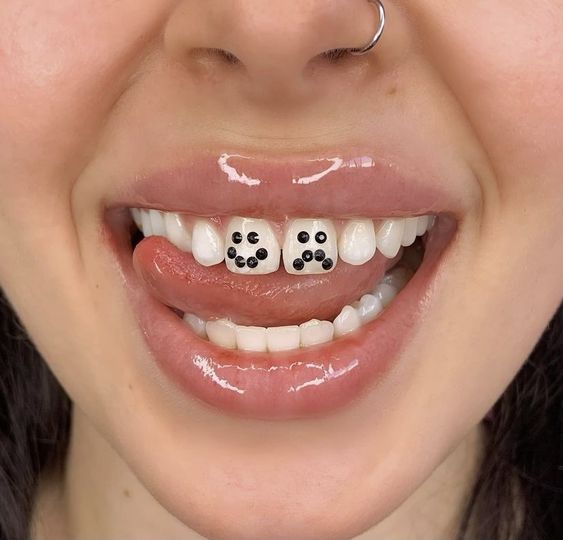 7-disenos-de-dientes-con-gemas-la-nueva-tendencia-de-2022