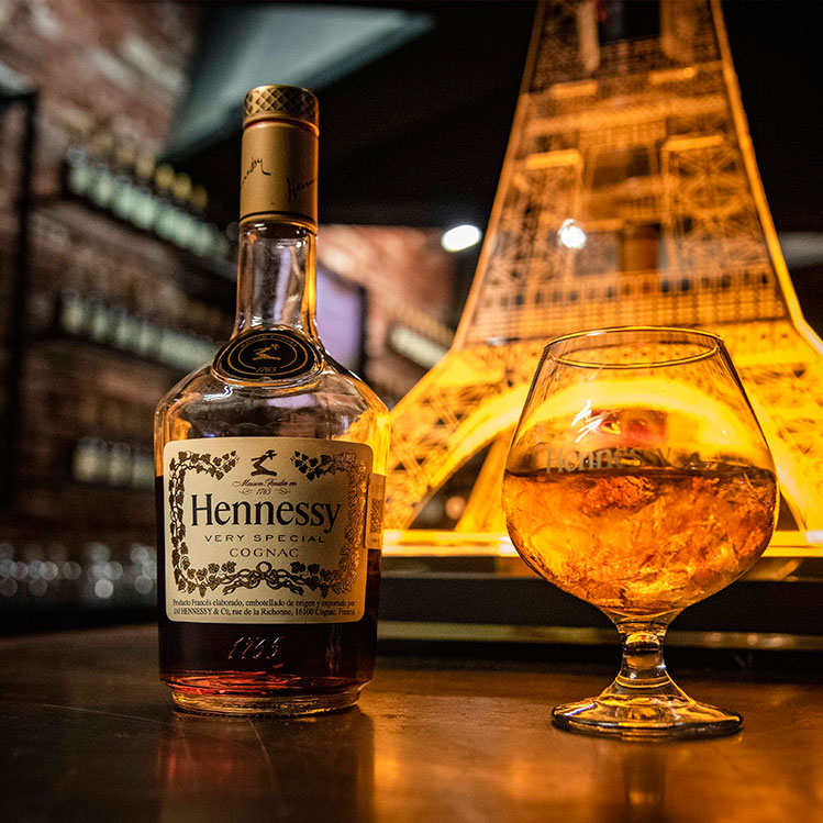 ¡Fiesta llena de poder! Así se vivió el 8° aniversario de Soy Grupero: patrocinado por Hennessy