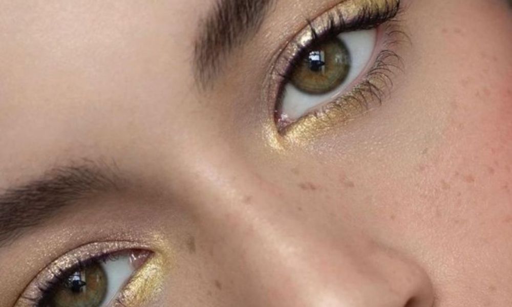 Maquillaje para año nuevo, Sombra dorada