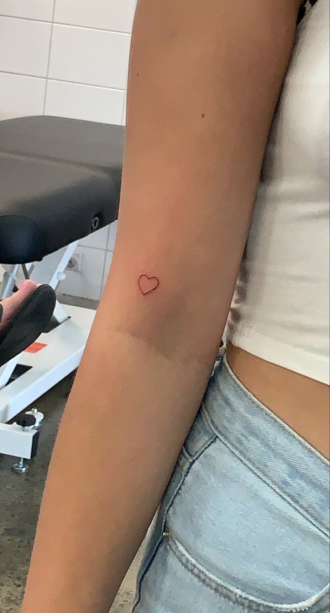 10 tatuajes mini que atraerán la suerte en el amor 8