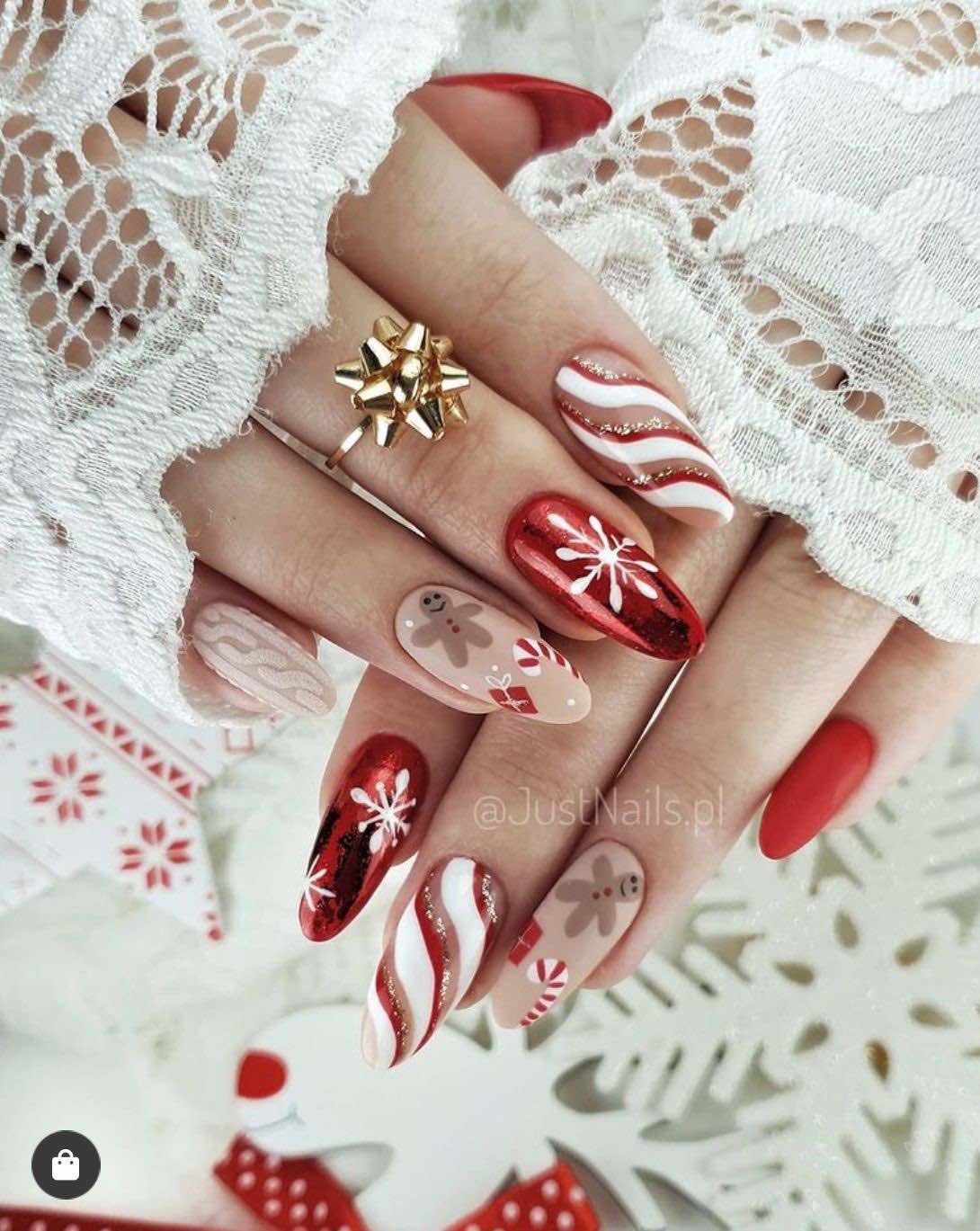 10 diseños de uñas navideñas para las que aman los brillos 3