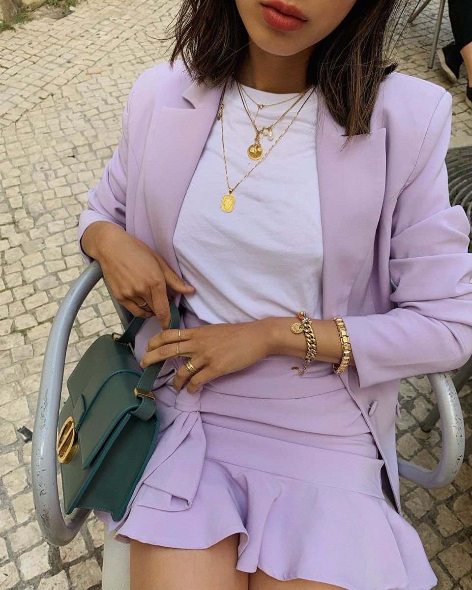 10 outfits color lila que se ven bien para ir a la oficina 1
