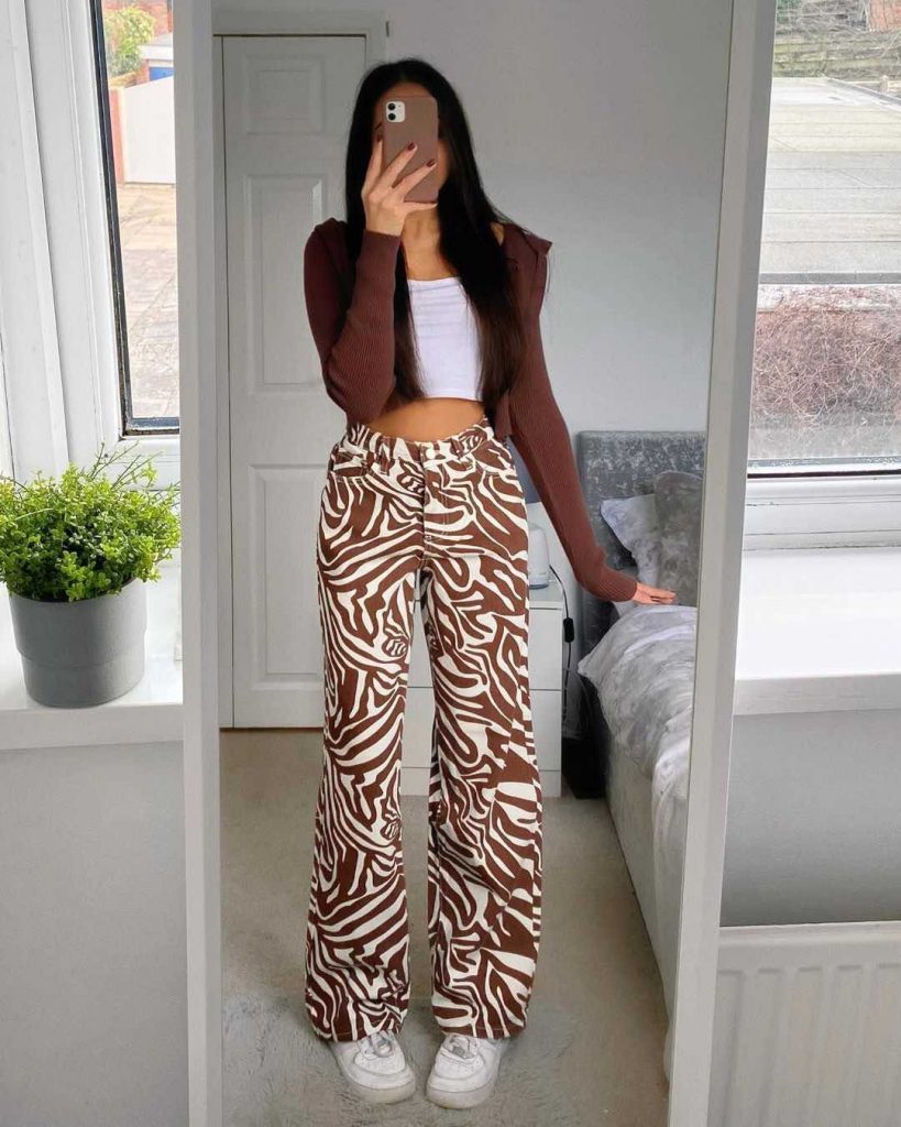 Pantalones acampanados estampados cheap