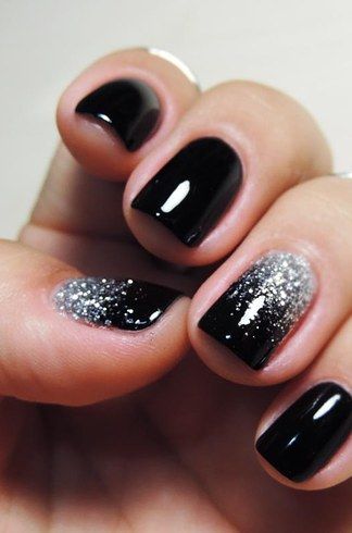 10 diseños de uñas negras que se verán elegantes para ir a la oficina 8