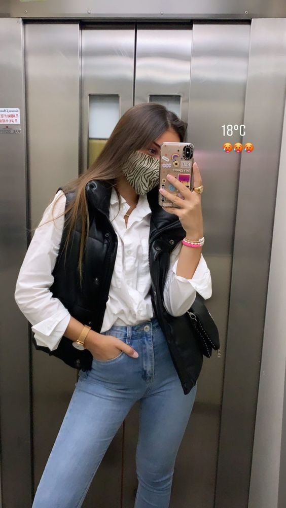 10 outfits casuales con chaleco negro para mantenerte abrigada en invierno 11