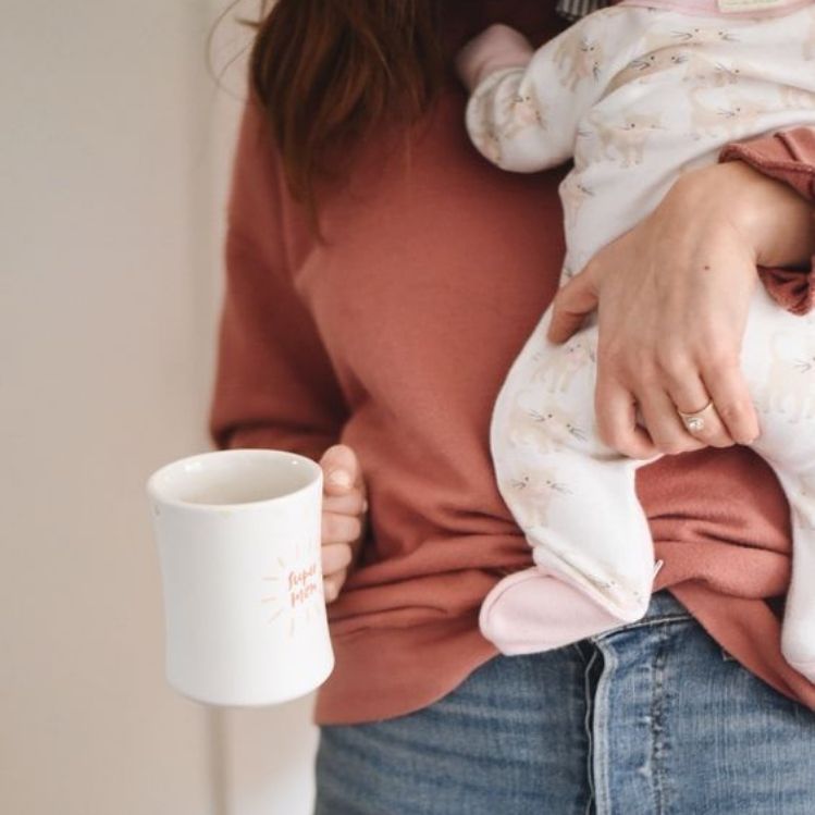 5 hábitos para una rutina de cuidado personal para mamás que necesitan 5 minutos