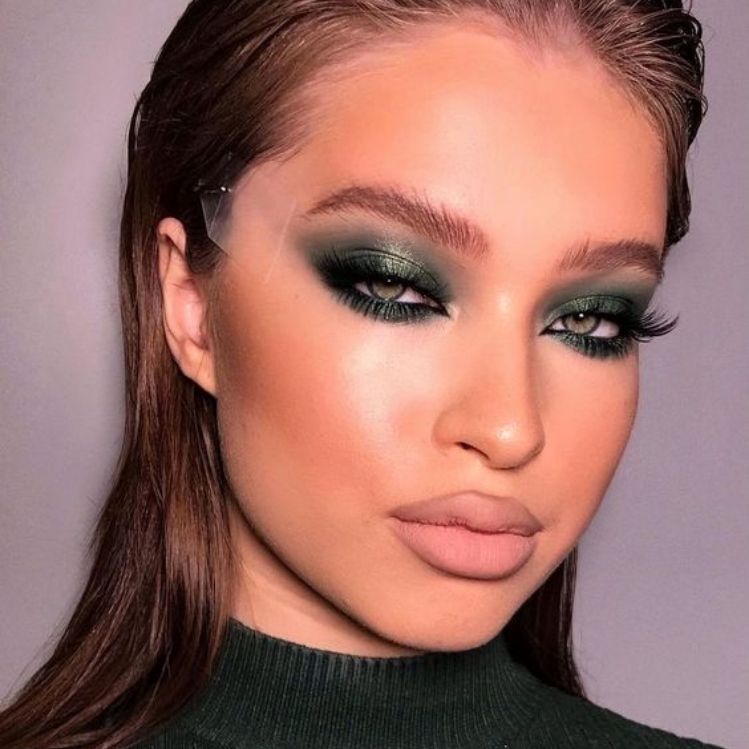 5 maquillajes en color verde ideales para piel morena 