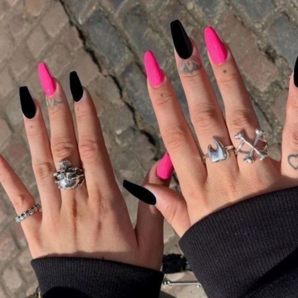 10 diseños de uñas rosas con negro para las que tienen un lado cursi pero dark