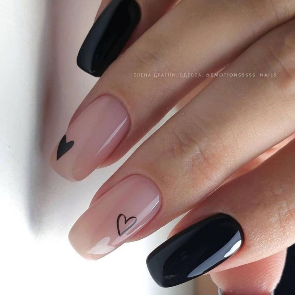 10 diseños de uñas rosas con negro para las que tienen un lado cursi pero dark