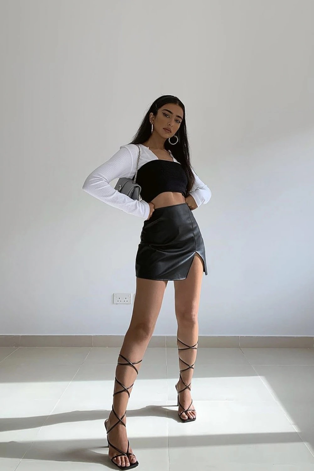 10 outfits con falda negra que alargarán tus piernas 0