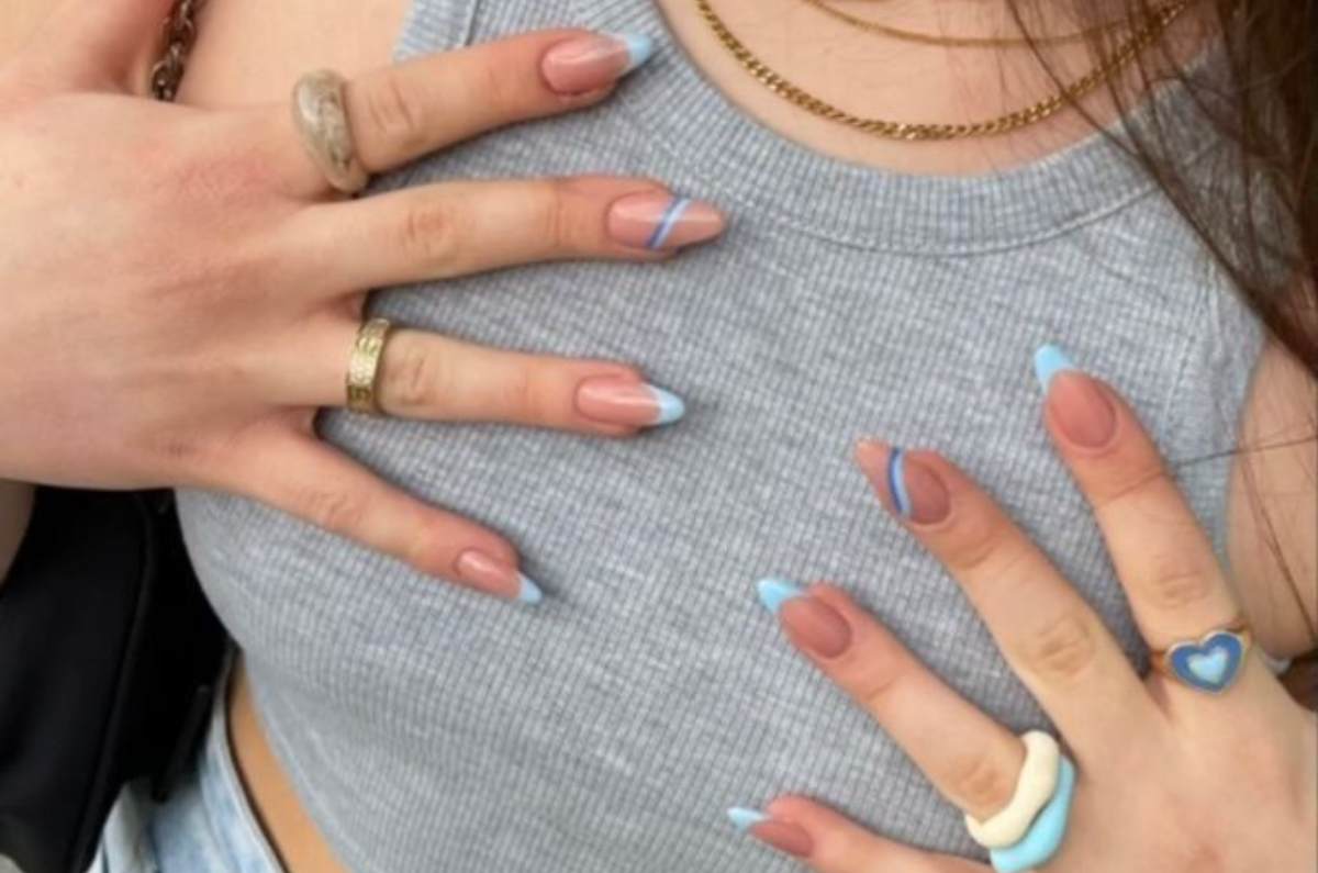 10 diseños de uñas acrílicas elegantes para este 2024