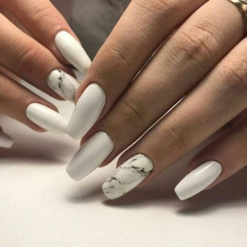 10 diseños de uñas acrílicas elegantes para este 2022