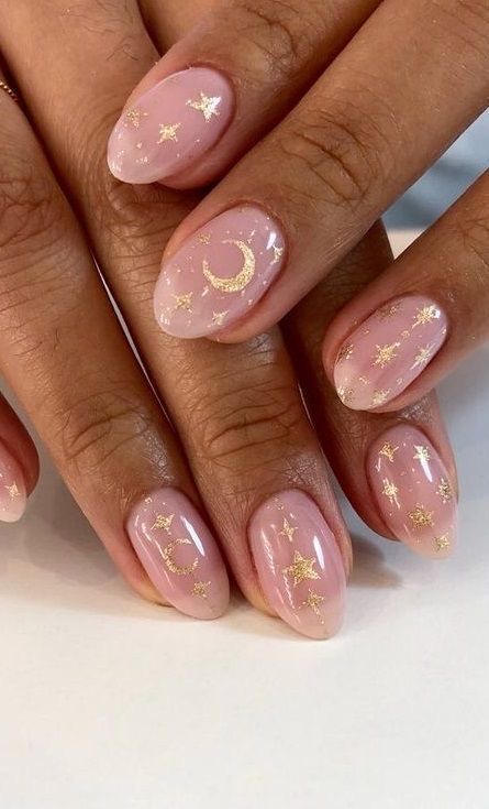 10 diseños de uñas con piedras y brillos que alargan las manos 1