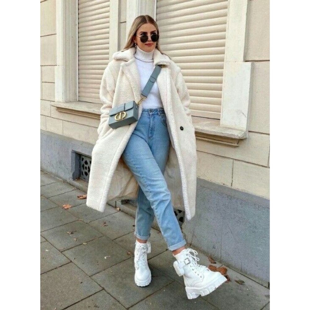 10 outfits con tenis blancos de plataforma para tener mucho estilo