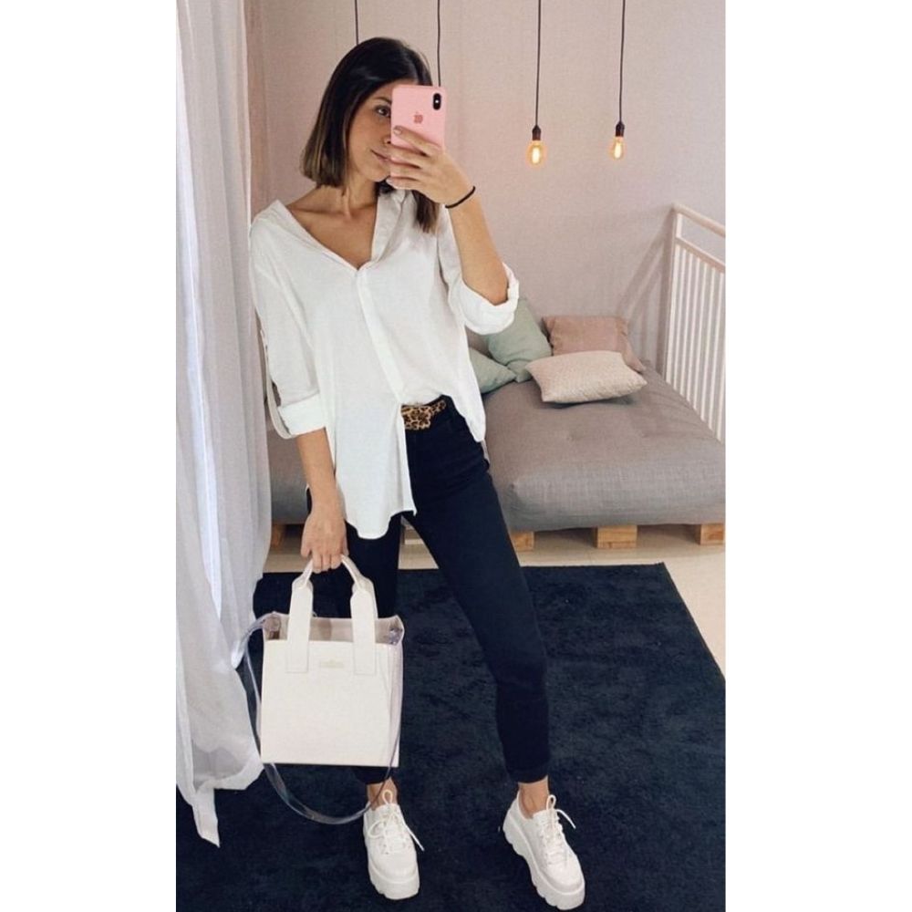 10 outfits con tenis blancos de plataforma para tener mucho estilo