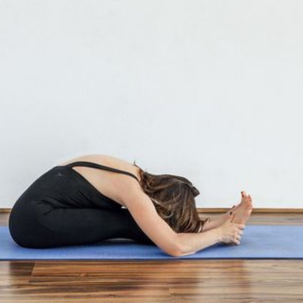 5 posiciones de yoga para superar el Blue Monday y perder peso