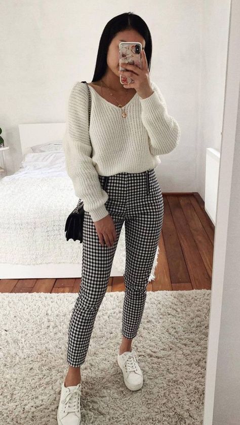 10 outfits elegantes con tenis blancos para tu cita de Día de San Valentín 7