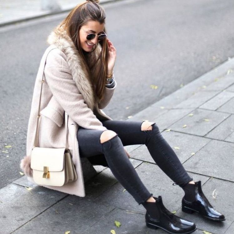 10 outfits con botas al tobillo negras para ir a trabajar