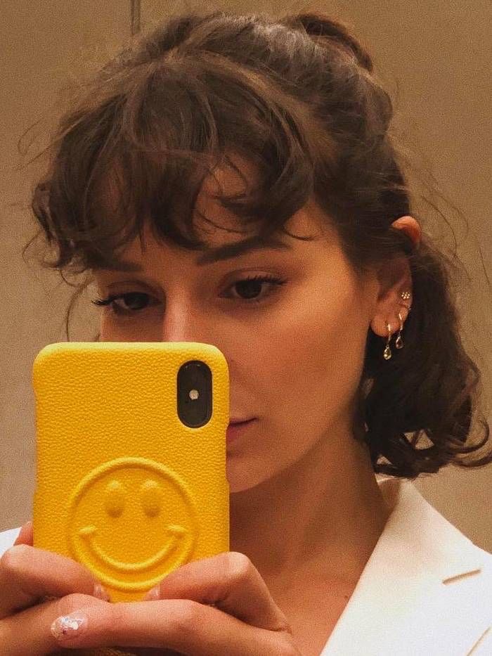 10 peinados fáciles para que el cabello corto y rizado no se esponje 3