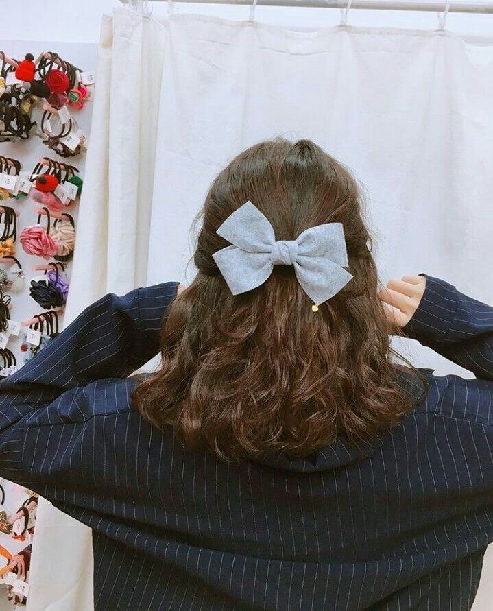 10 peinados fáciles para que el cabello corto y rizado no se esponje 8
