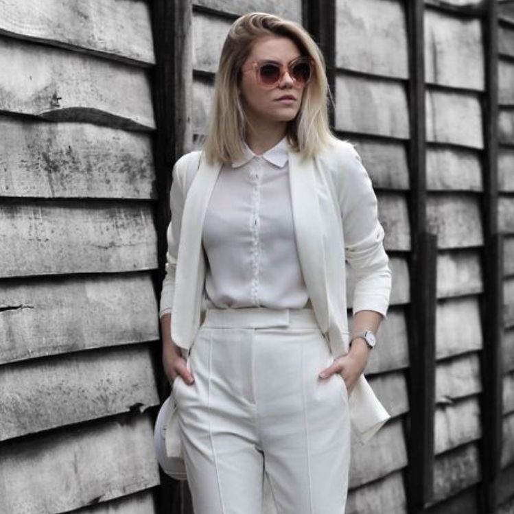 7 ideas de outfits blancos para ir a la oficina 