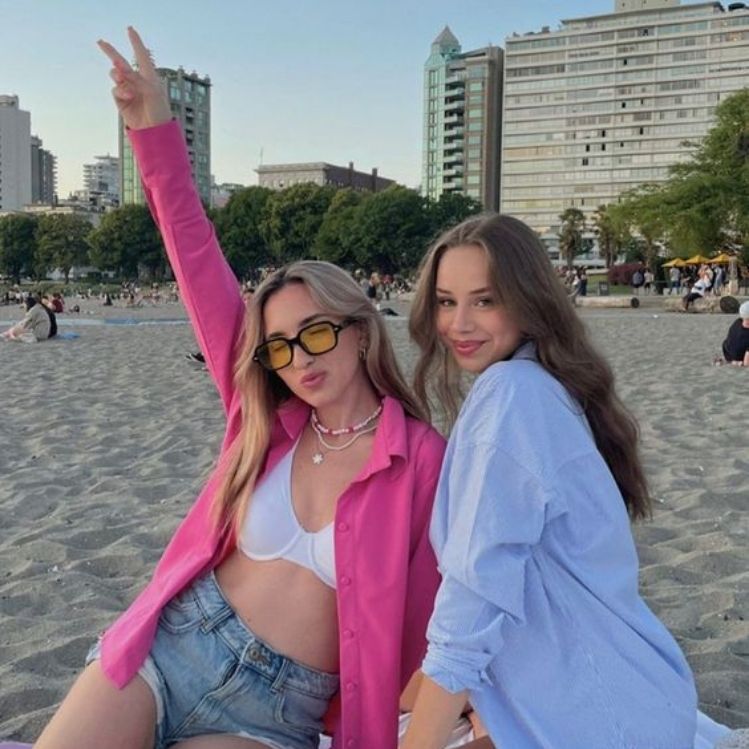 7 outfits para ir de vacaciones a la playa con tu mejor amiga