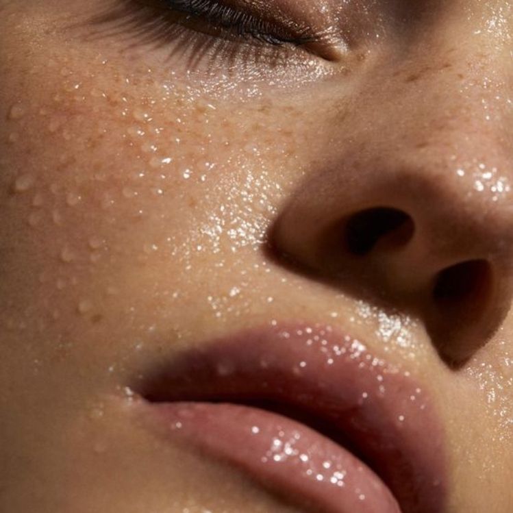 5 beneficios para tu cara de usar agua micelar todos los días