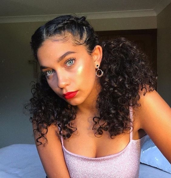 10 peinados fáciles para que el cabello corto y rizado no se esponje 5