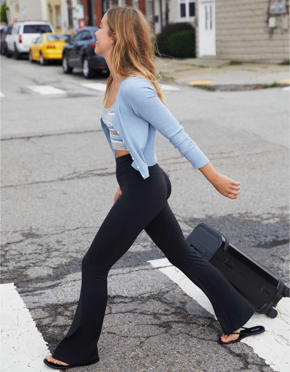 10 outfits elegantes con jeans para aumentar los glúteos 8