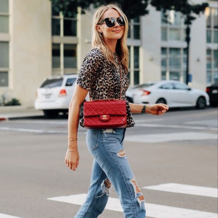 10 outfits frescos con jeans para no tener calor en la oficina