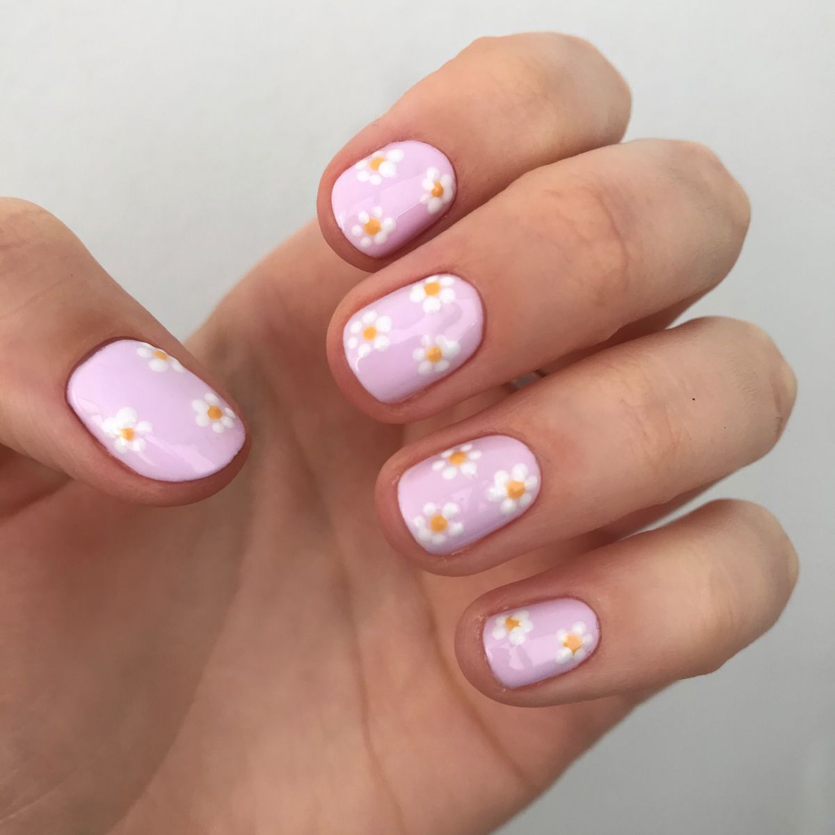 6 ideas de uñas coloridas y con flores para primavera 0