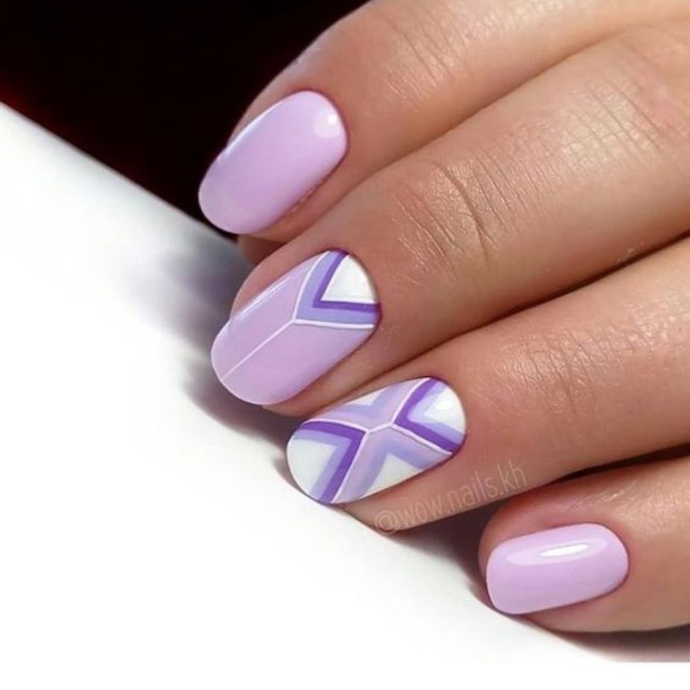 10 diseños de uñas lilas decoradas de moda este 2022