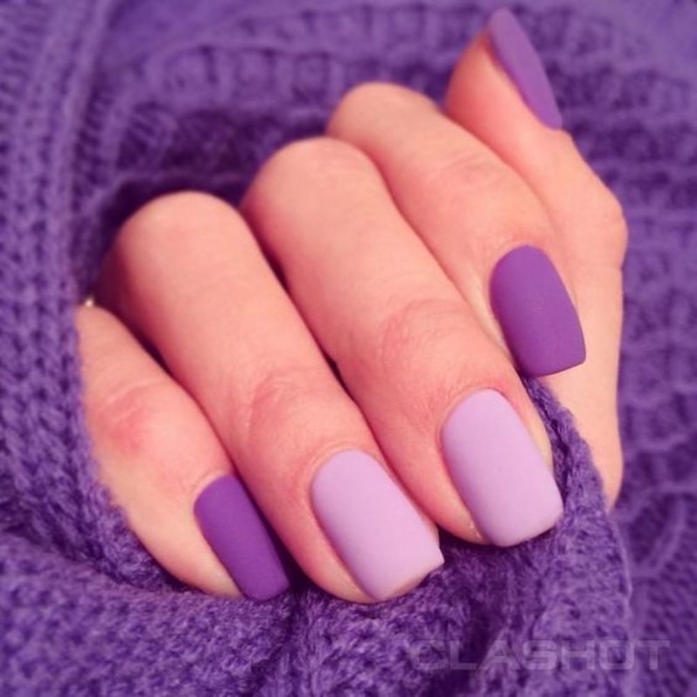 10 diseños de uñas moradas elegantes para ir a trabajar