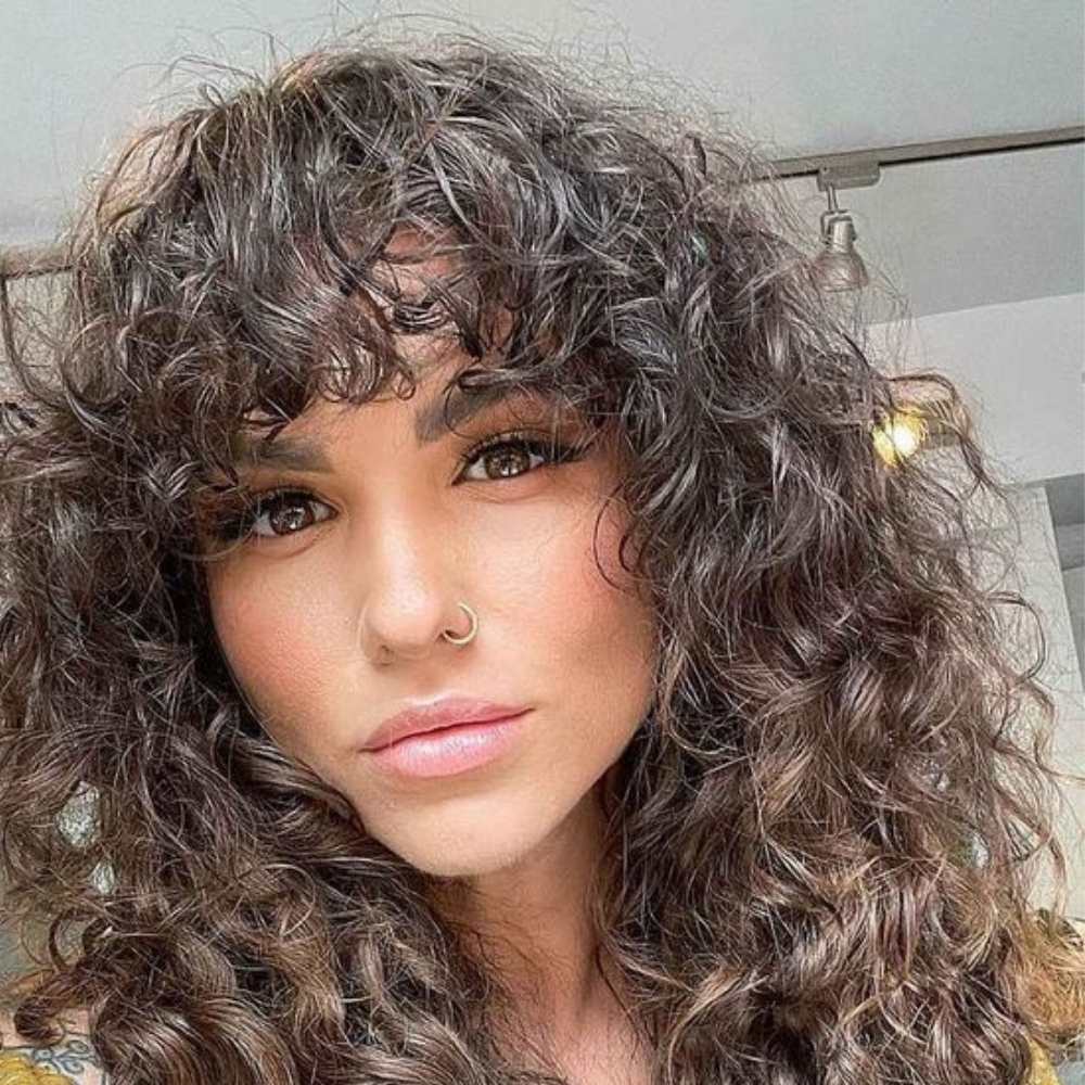 10 ideas de flecos para mujeres de cabello chino