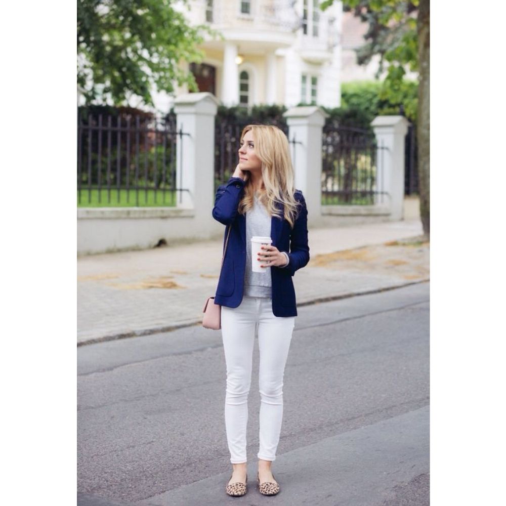 10 outfits con blazer azul ideales para llevar la oficina