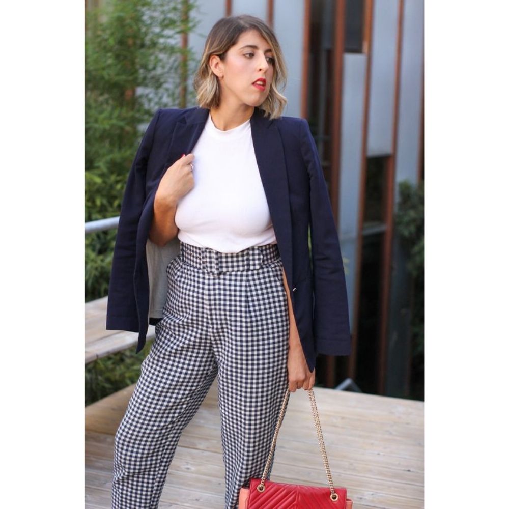 10 outfits con blazer azul ideales para llevar a la oficina