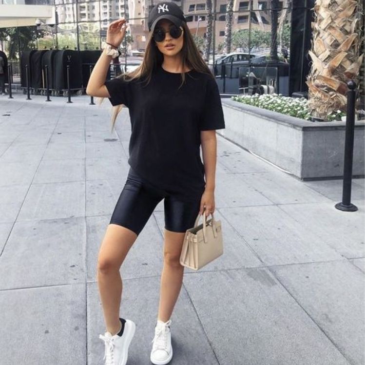 10 outfits negros con ropa holgada para un domingo