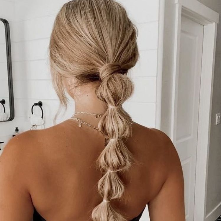 10 peinados recogidos con cabello largo para no morir de calor