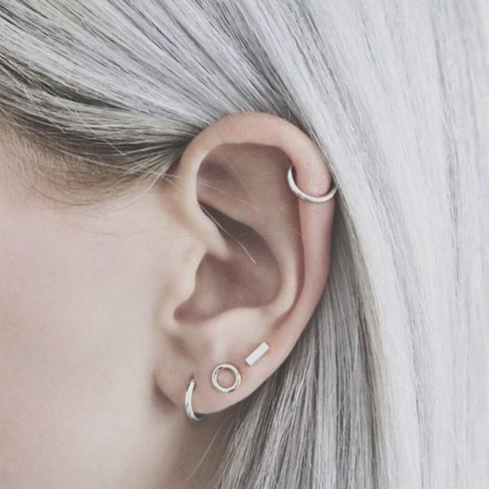 10 ideas para llevar piercing en orejas pequeñas que están de moda