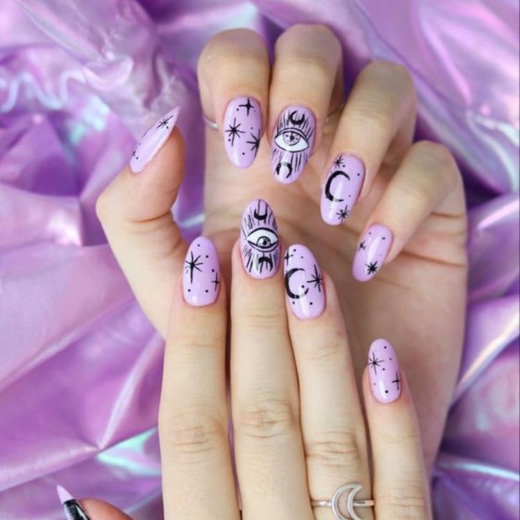 10 diseños de uñas lilas decoradas de moda este 2022