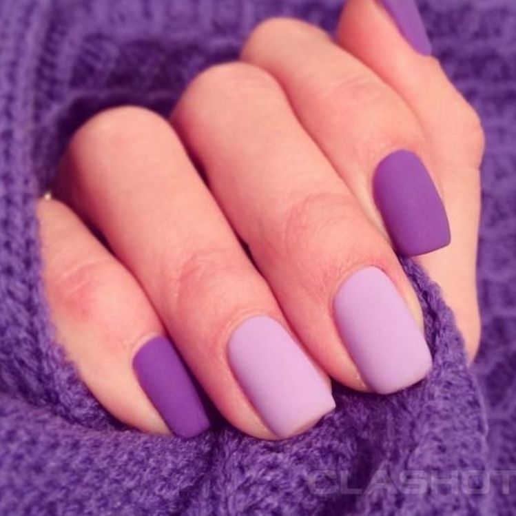 10 diseños de uñas moradas elegantes para ir a trabajar