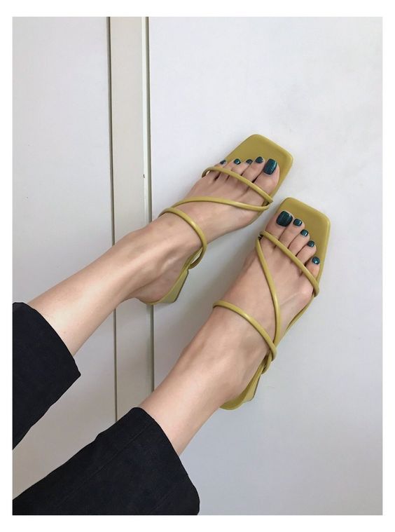 7 sandalias que estarán de moda en primavera para ir a la oficina 2