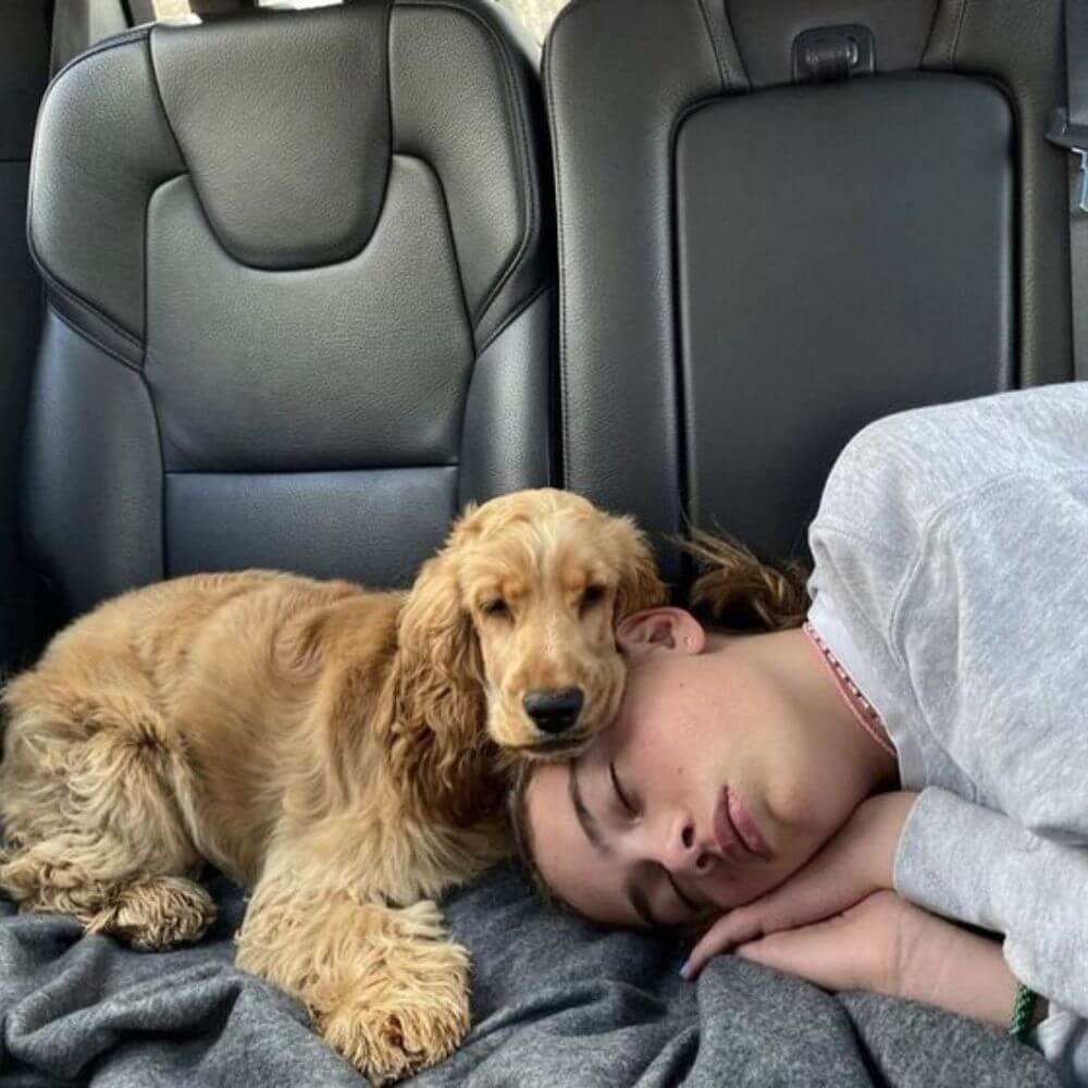 foto-dormida-con-tu-perrito