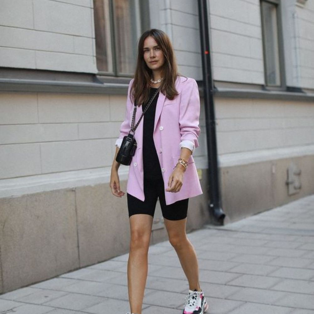 outfit-blazer-rosa-con-negro