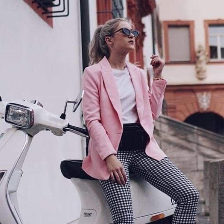 10 outfits con blazer Rosa para lucir casual y elegante en la oficina |  Mujer de 10