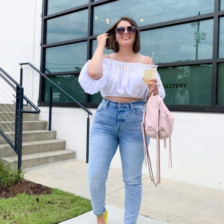 5 Outfits con blusas blancas para estar fresca este verano 2022